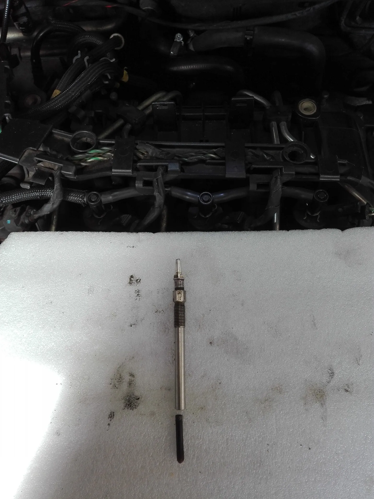 Izzítógyertya kifúrás – Ford Focus 1.6