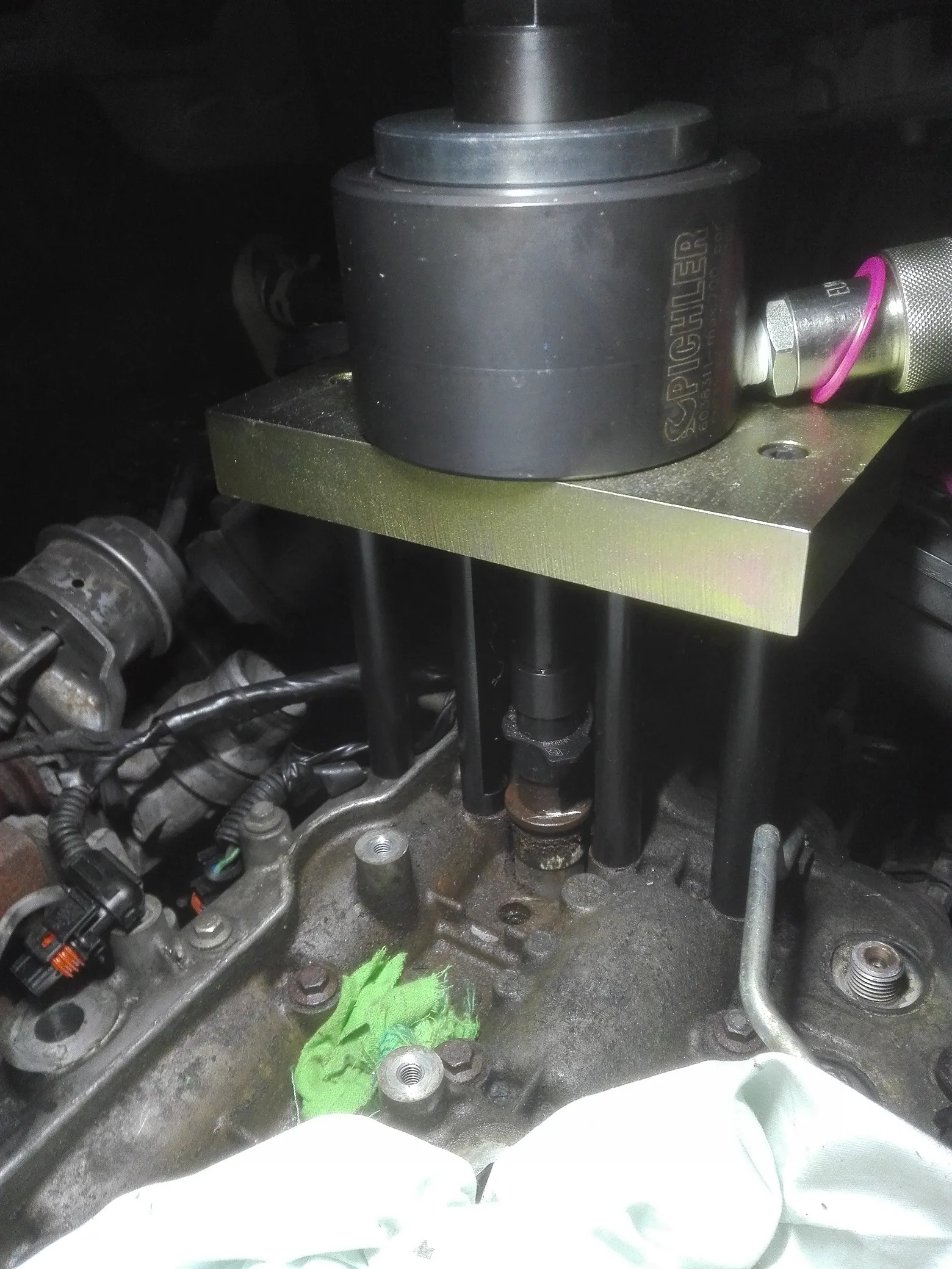 Porlasztó kiszerelés – Renault Trafic 2.0